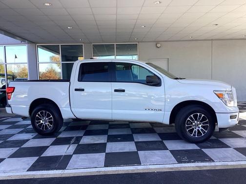 2024 Nissan Titan SV