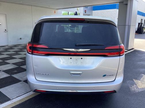 Silver Mist Clearcoat 2024 Chrysler Pacifica Hybrid Select