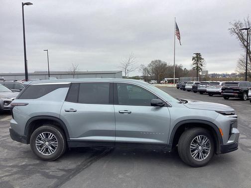 2024 Chevrolet Traverse LS