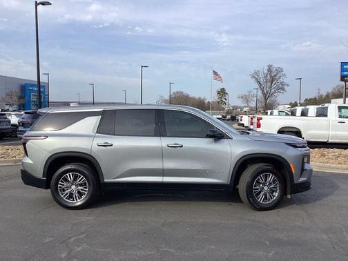 2024 Chevrolet Traverse LS
