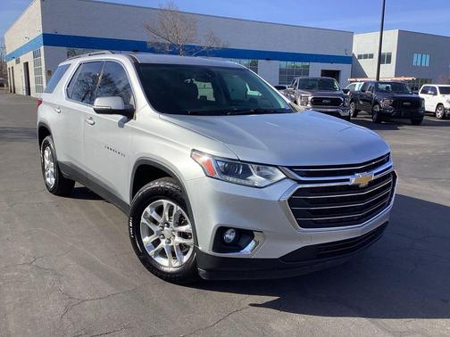 2021 Chevrolet Traverse LT Cloth