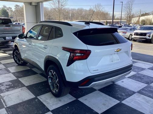 2025 Chevrolet Trax LT