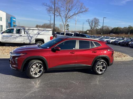 2025 Chevrolet Trax LT