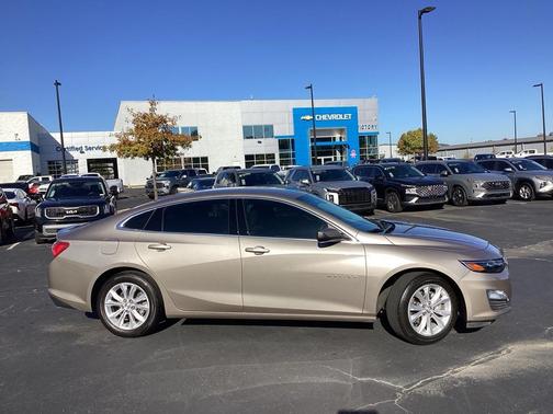 2022 Chevrolet Malibu FWD LT