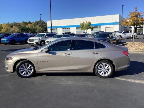 2022 Chevrolet Malibu FWD LT