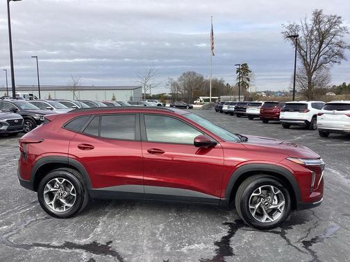 2025 Chevrolet Trax LT