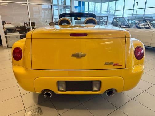 2004 Chevrolet SSR LS