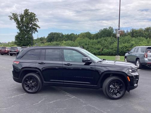 2024 Jeep Grand Cherokee Altitude
