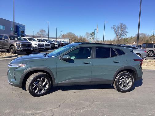 2025 Chevrolet Trax LT