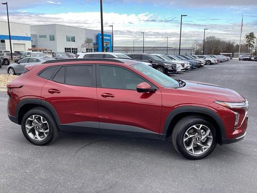 2025 Chevrolet Trax LT