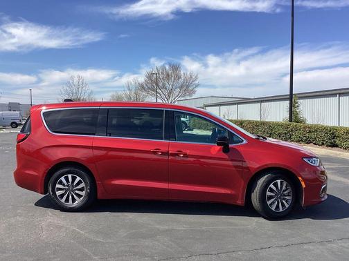 Red Hot Pearlcoat 2024 Chrysler Pacifica Hybrid Select