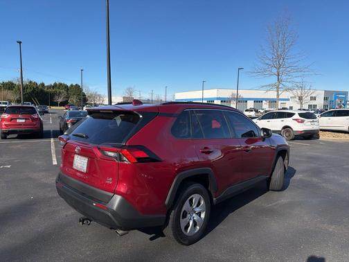 2020 Toyota RAV4 LE