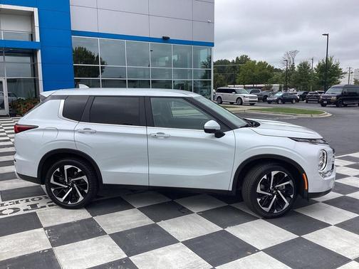 2024 Mitsubishi Outlander SE Black Edition w/Pano Roof S-AWC