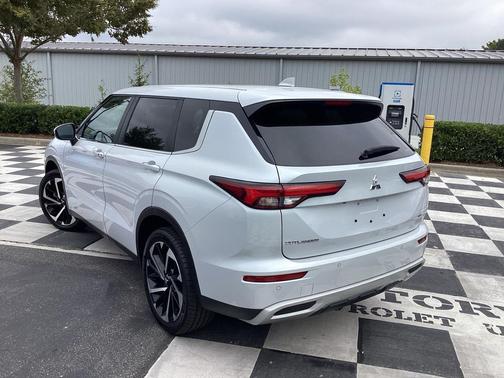2024 Mitsubishi Outlander SE Black Edition w/Pano Roof S-AWC