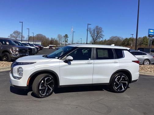 2024 Mitsubishi Outlander SE Black Edition w/Pano Roof S-AWC