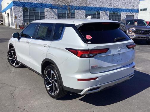 2024 Mitsubishi Outlander SE Black Edition w/Pano Roof S-AWC