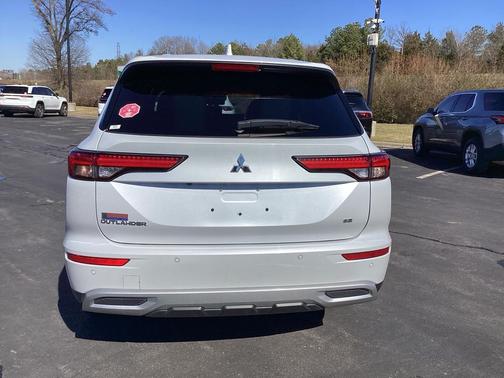 2024 Mitsubishi Outlander SE Black Edition w/Pano Roof S-AWC