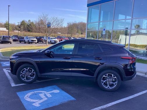 2025 Chevrolet Trax LT