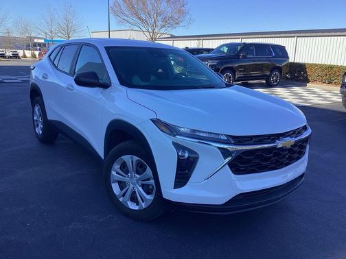 2025 Chevrolet Trax LS