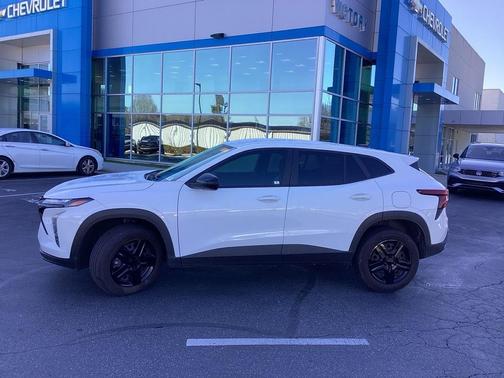 2025 Chevrolet Trax LS