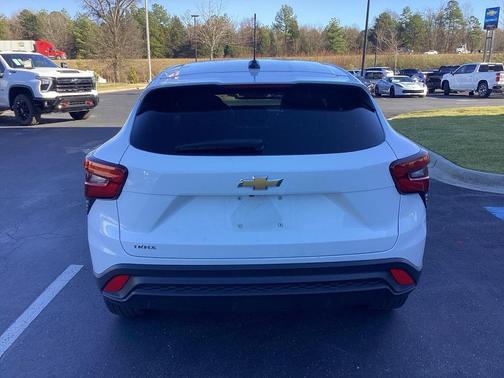 2025 Chevrolet Trax LS