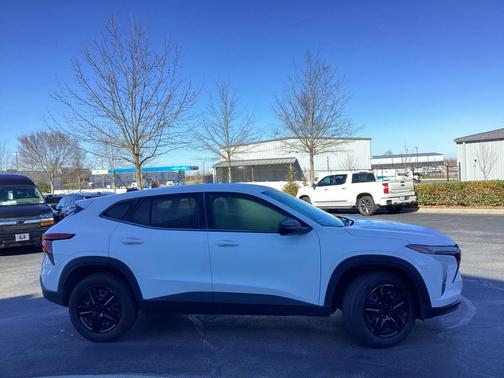 2025 Chevrolet Trax LS