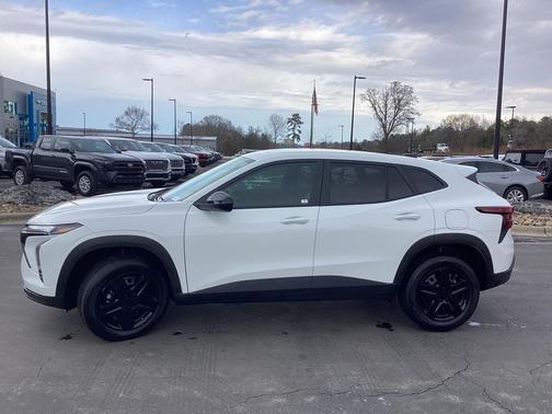 2025 Chevrolet Trax LS