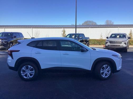 2025 Chevrolet Trax LS