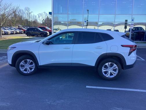 2025 Chevrolet Trax LS