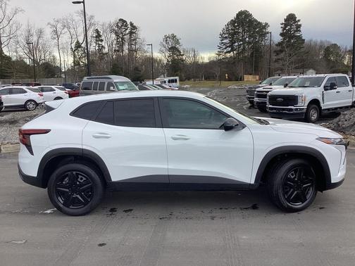 2025 Chevrolet Trax LS