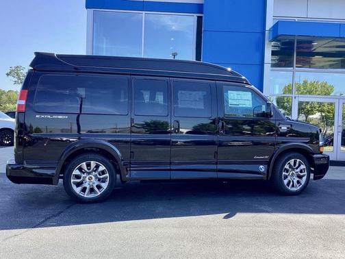 2025 Chevrolet Express 2500 RWD 2500 Regular Wheelbase WT