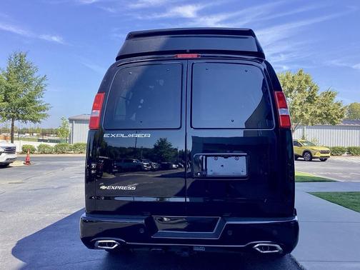 2025 Chevrolet Express 2500 RWD 2500 Regular Wheelbase WT