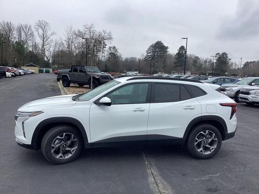 2025 Chevrolet Trax LT