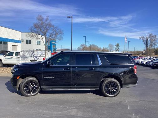 2023 Chevrolet Suburban LT