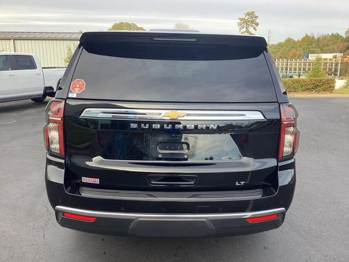 2023 Chevrolet Suburban LT