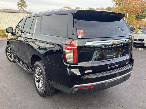 2023 Chevrolet Suburban LT