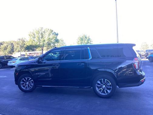 2023 Chevrolet Suburban LT