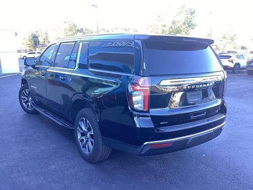 2023 Chevrolet Suburban LT