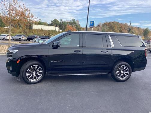 2023 Chevrolet Suburban LT