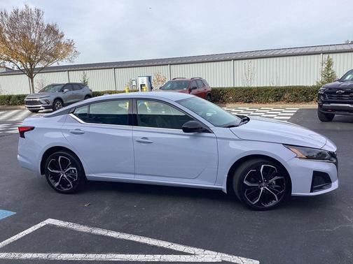 2025 Nissan Altima SR AWD