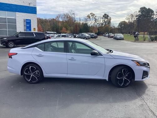2025 Nissan Altima SR AWD