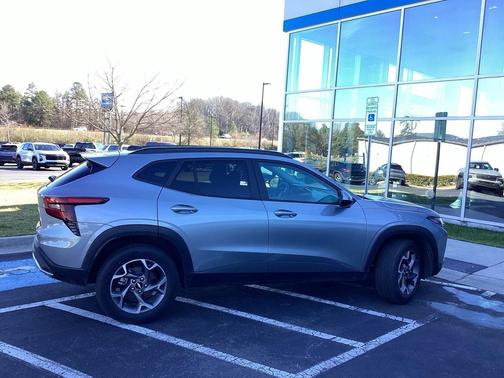 2025 Chevrolet Trax LT