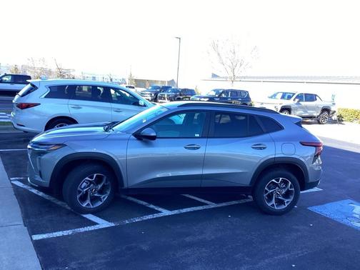 2025 Chevrolet Trax LT