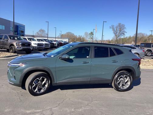 2025 Chevrolet Trax LT