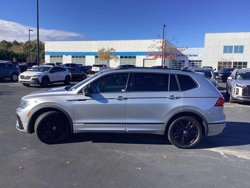 2022 Volkswagen Tiguan 2.0T SE R-Line Black