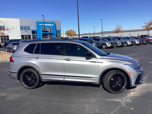 2022 Volkswagen Tiguan 2.0T SE R-Line Black