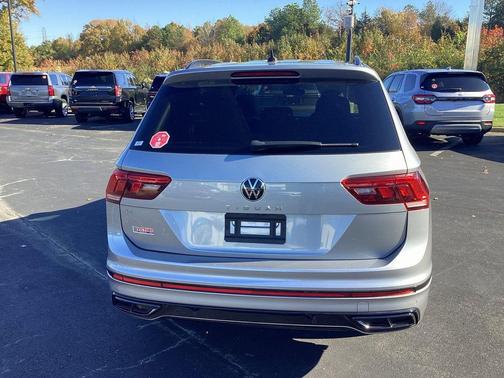 2022 Volkswagen Tiguan 2.0T SE R-Line Black