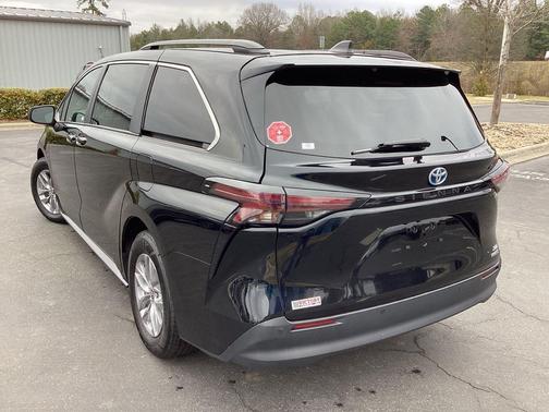 2024 Toyota Sienna XLE
