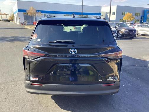 2024 Toyota Sienna XLE