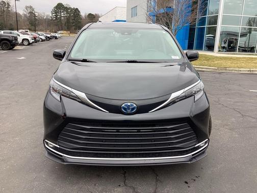 2024 Toyota Sienna XLE